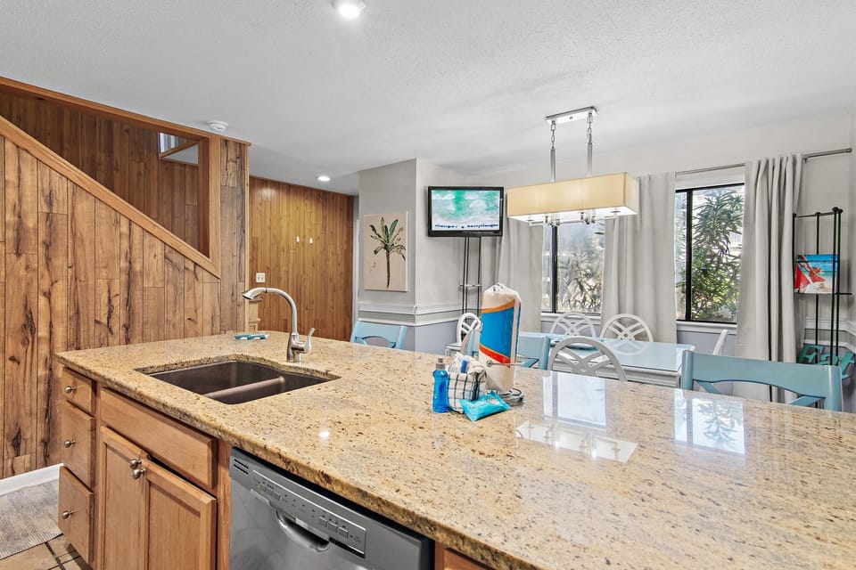 House, Multiple Beds (Blue Surf 19) | Private kitchen