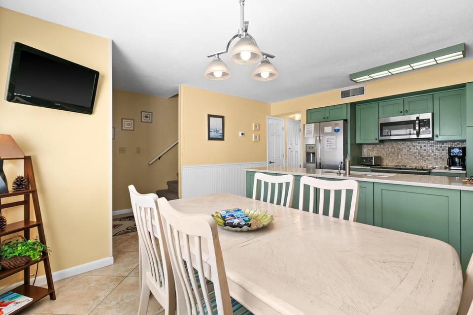 House, Multiple Beds (Blue Surf 8) | Dining