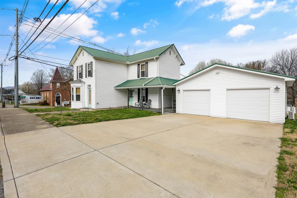  2200 sq ft Victorian home with two car garage
