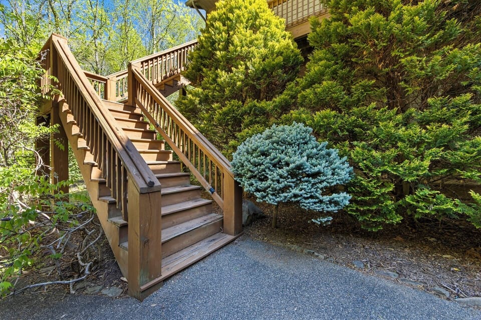 Entry Front Stairway
