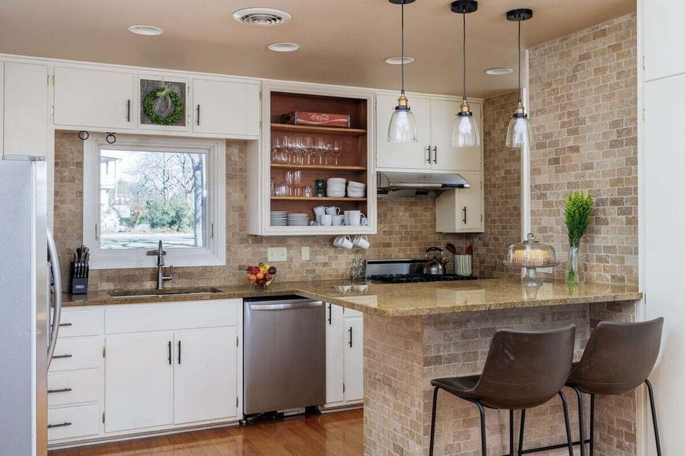 House, Multiple Beds, Hot Tub, Garden View (Das Treff Platz | Hot Tub | Firepit) | Private kitchen | Dining table