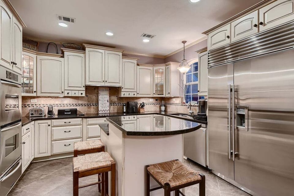 House, Multiple Beds, Pool Access, Pool View (Hill Country Retreat: Pool | Hot Tub ) | Private kitchen | Dining tables