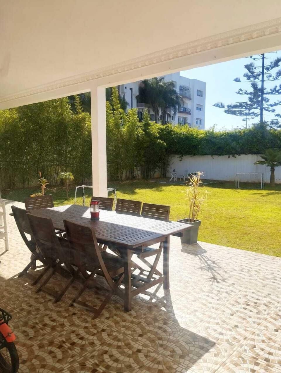 Outdoor dining