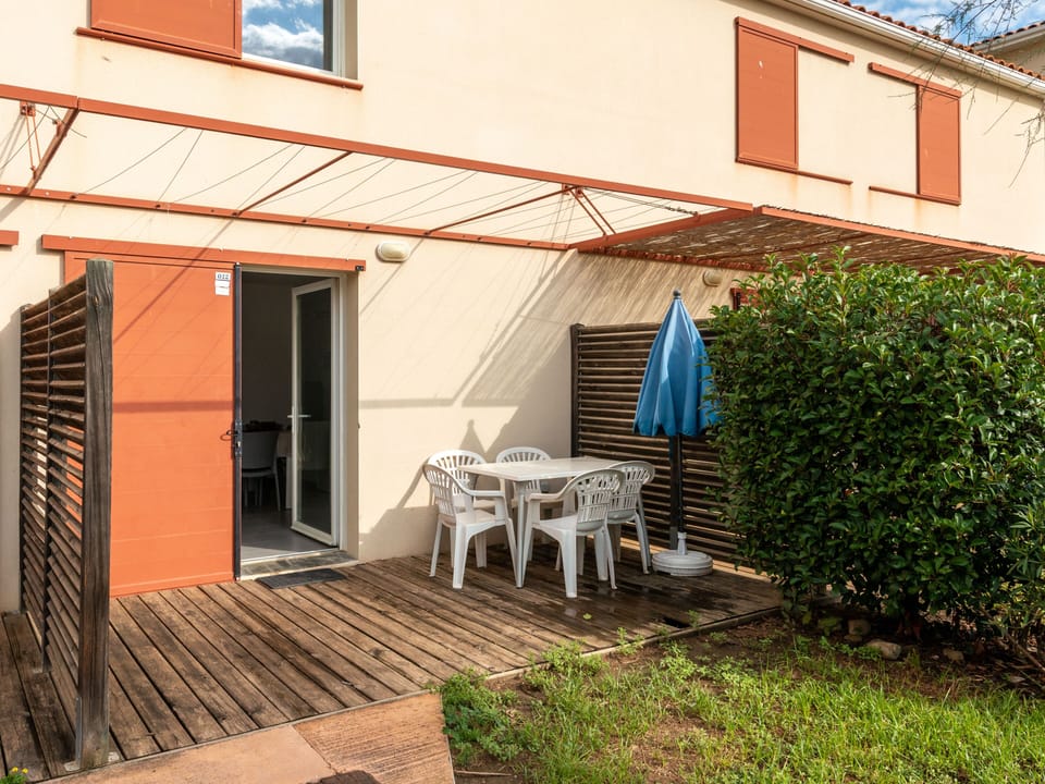 Furnished terrace surrounded by greenery for al fresco breakfasts and evening drinks