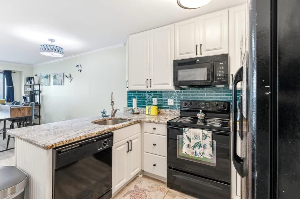 Entertain family and loved ones in this fully-equipped kitchen featuring a refrigerator/freezer, oven, stovetop, microwave, dishwasher and more!