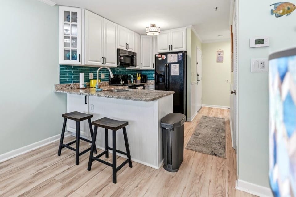 Enjoy family time or meals with barstool seating.