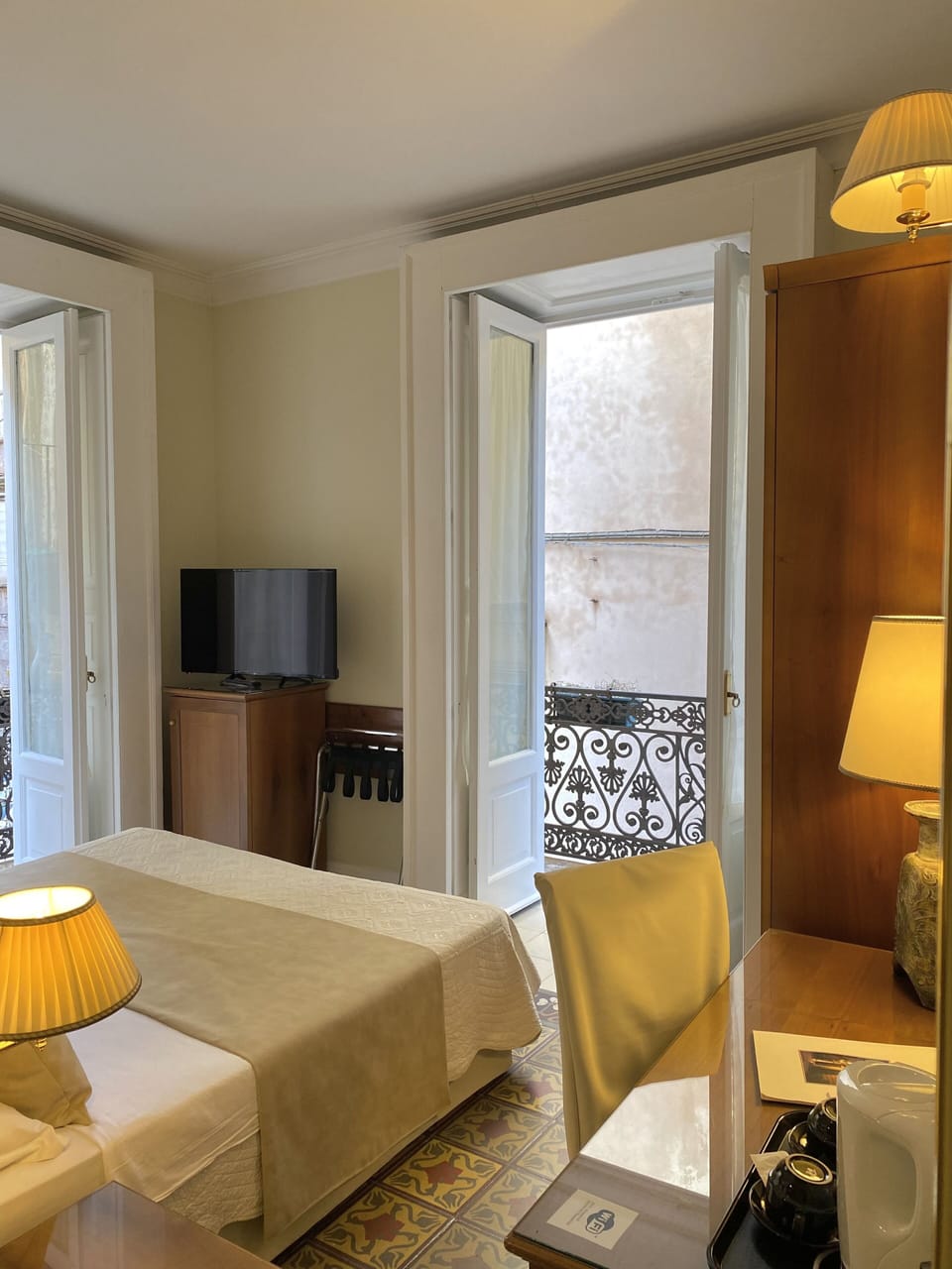 Deluxe Double or Twin Room | Hypo-allergenic bedding, minibar, in-room safe, desk