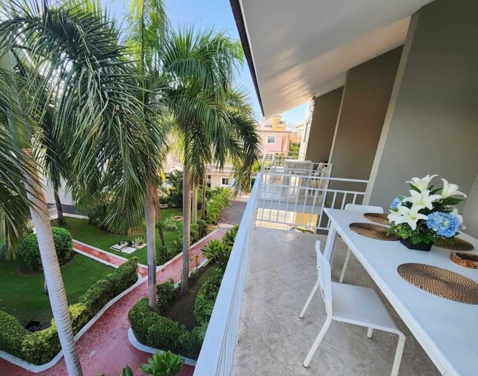 Comfort Apartment, Balcony, Pool View | Living area