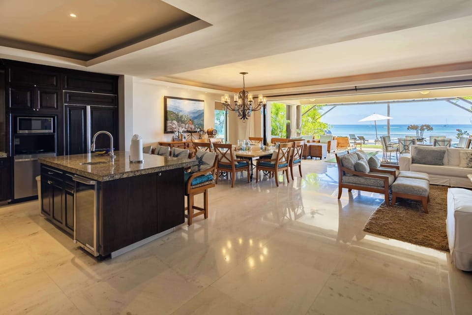 Light-filled open living space where the ocean becomes part of the décor. 