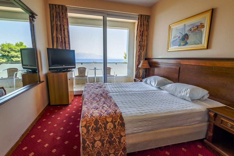 Double or Twin Room, Sea View | 1 bedroom, in-room safe, free cribs/infant beds, free WiFi