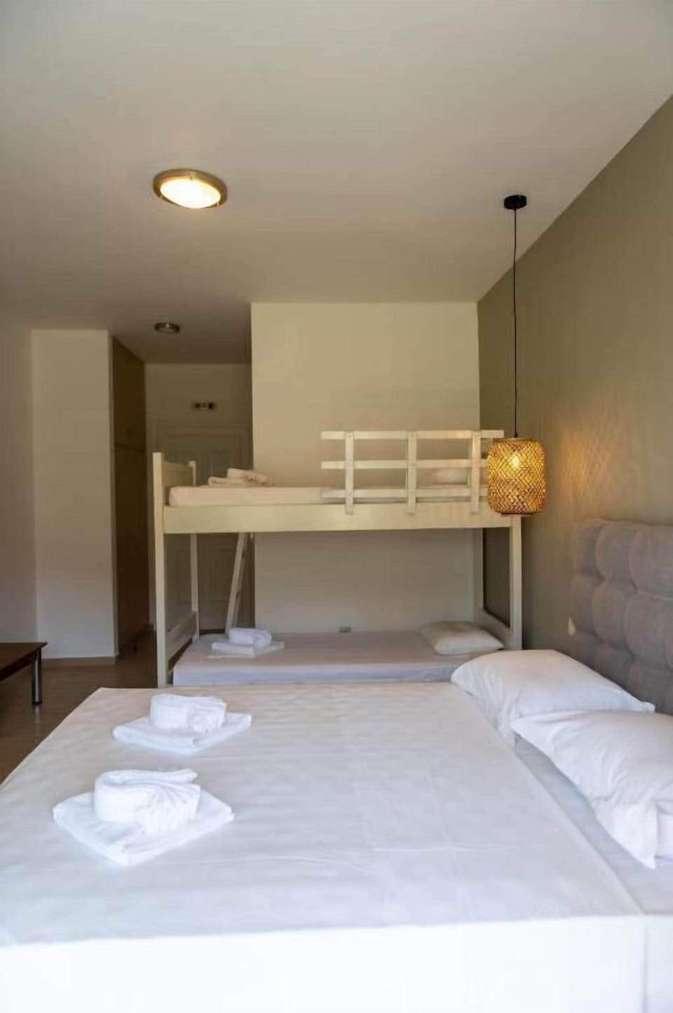 Triple Room | In-room safe, free WiFi