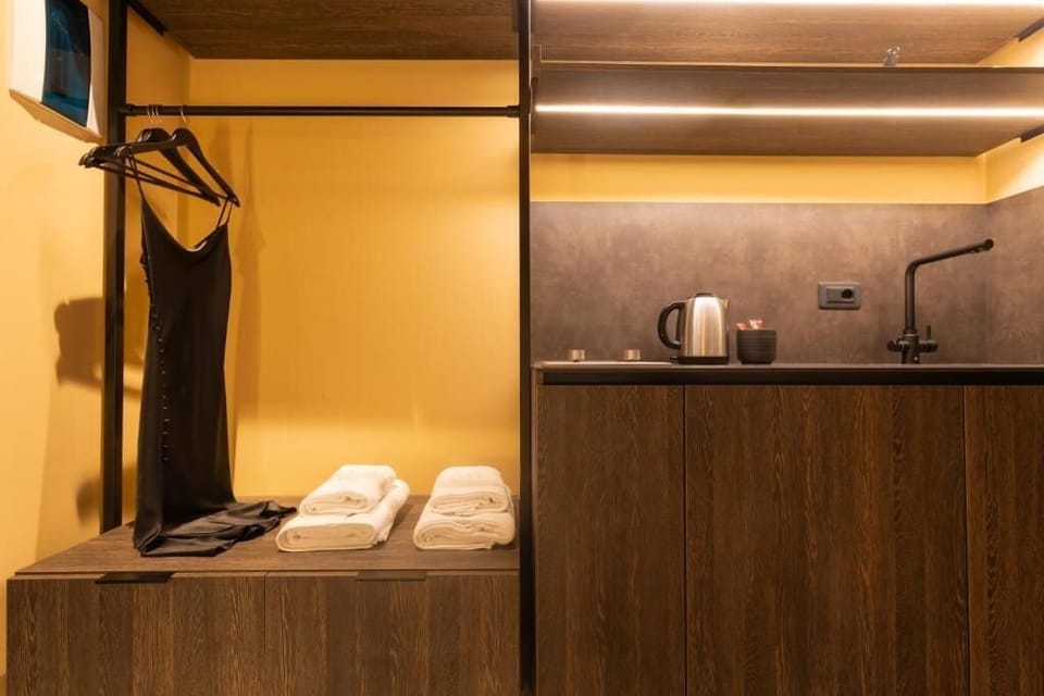 Standard Room, City View | Interior
