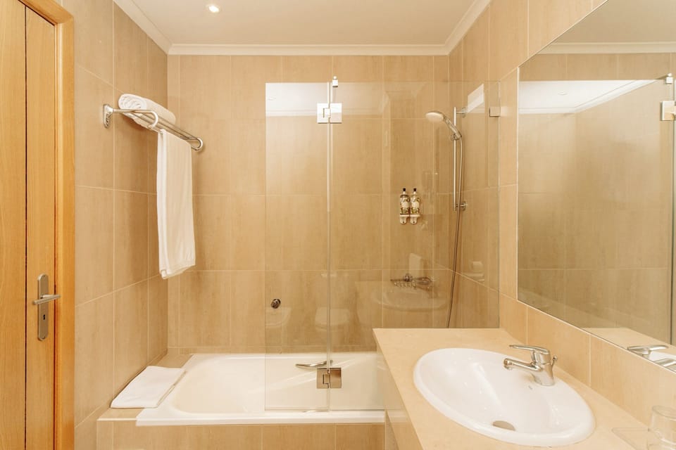 Suite, 1 Bedroom | Bathroom | Combined shower/tub, eco-friendly toiletries, hair dryer, bidet