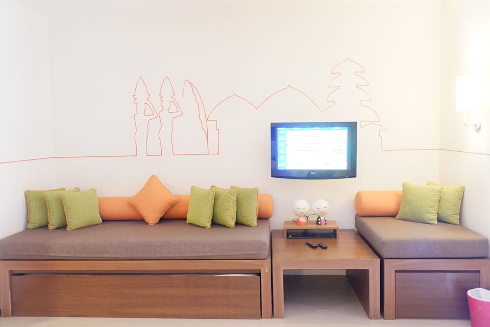 Family Room | In-room safe, desk, free WiFi, bed sheets