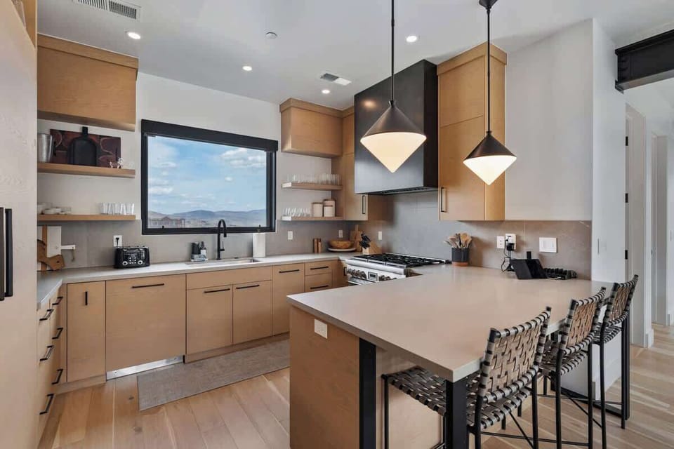 Modern Chef's Kitchen with Island Seating