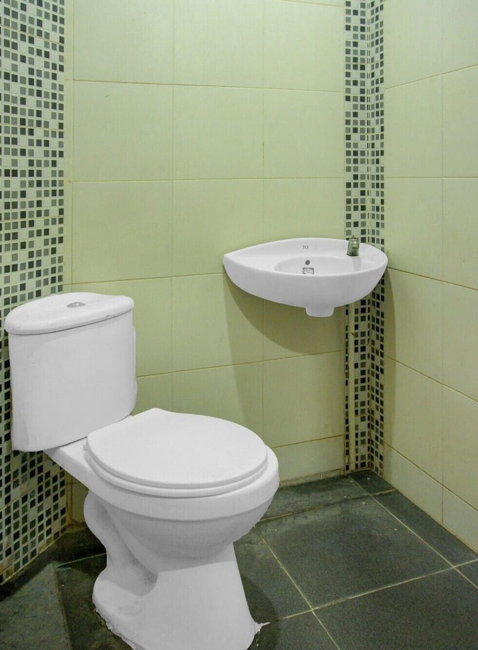 Standard Double Room | Bathroom