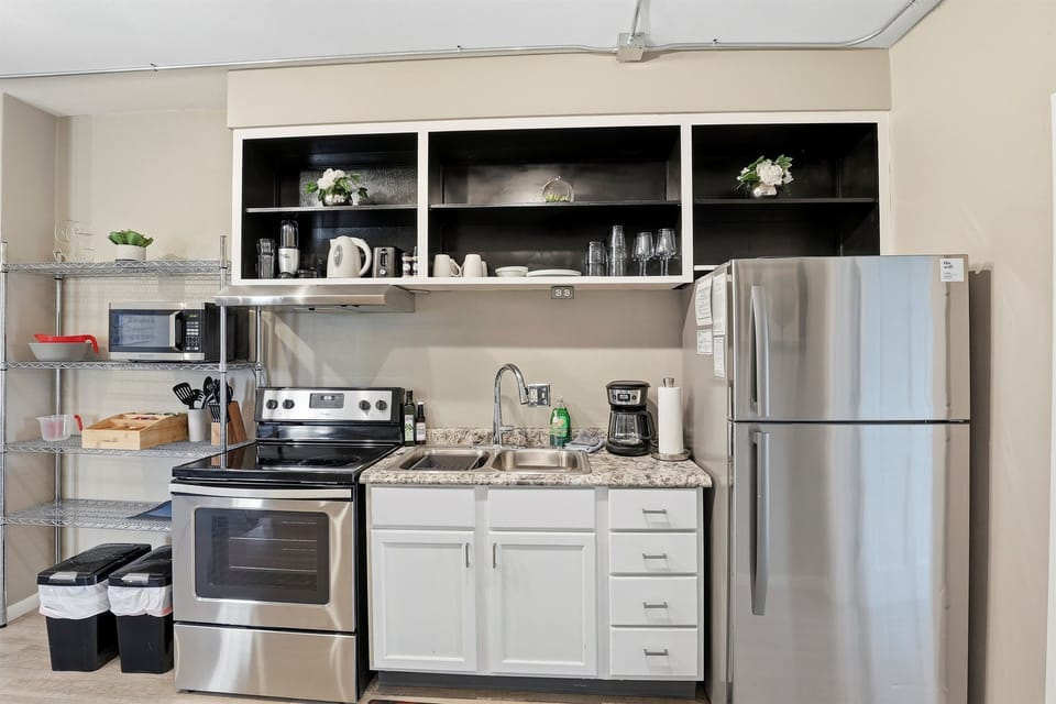 Cook comfortably in an open layout that blends convenience and simplicity.