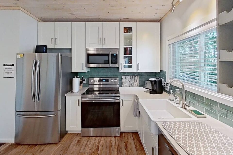 Cook up your favorites or keep it simple—this kitchen has all the essentials.