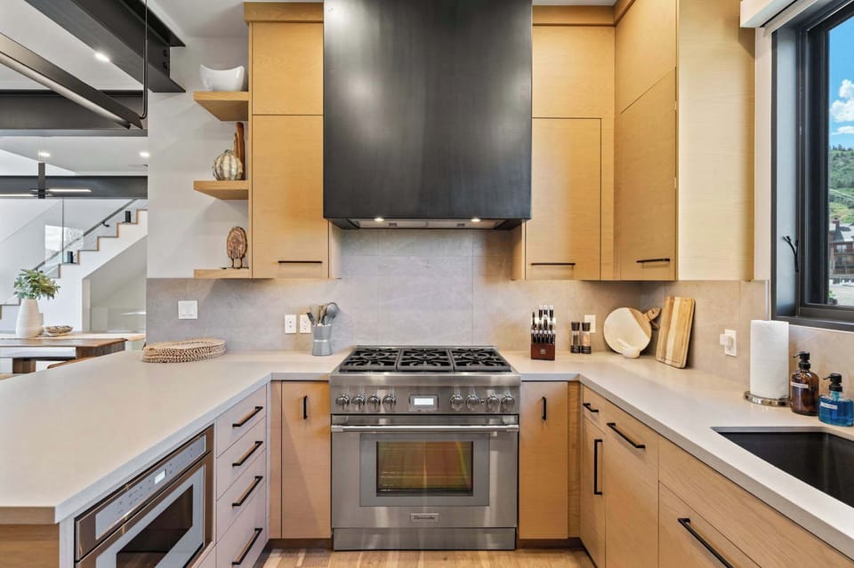 Six-burner range and vented hood