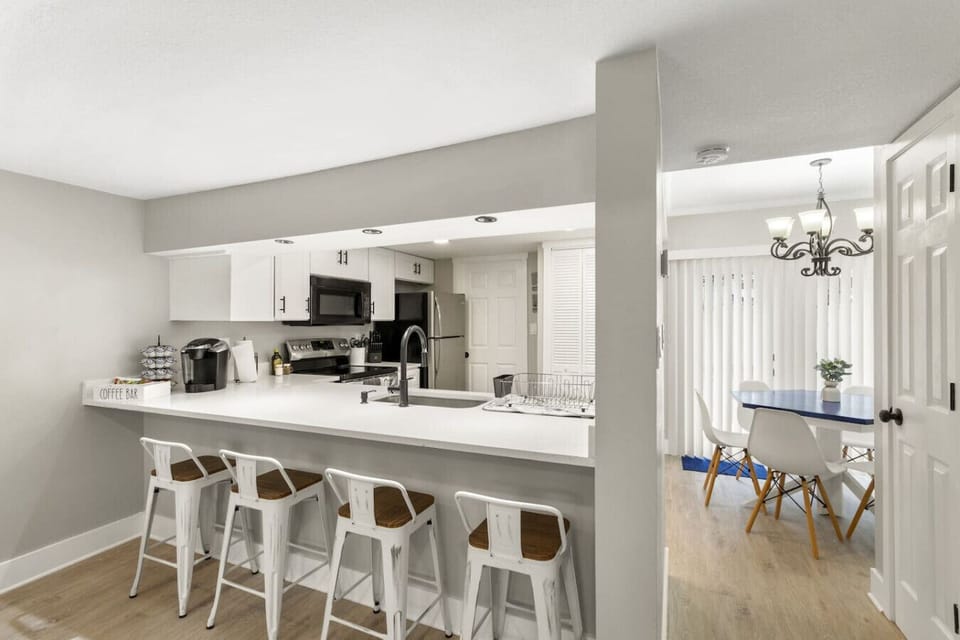 It’s not just a bar, it’s a front-row seat to all the kitchen action!