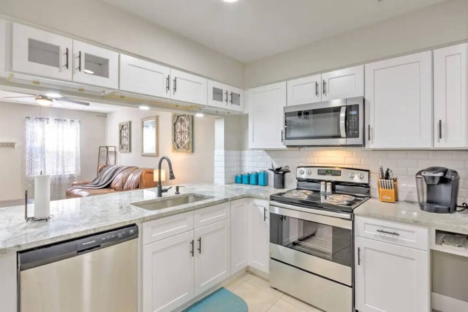 Fully equipped kitchen, ready for your culinary adventures.