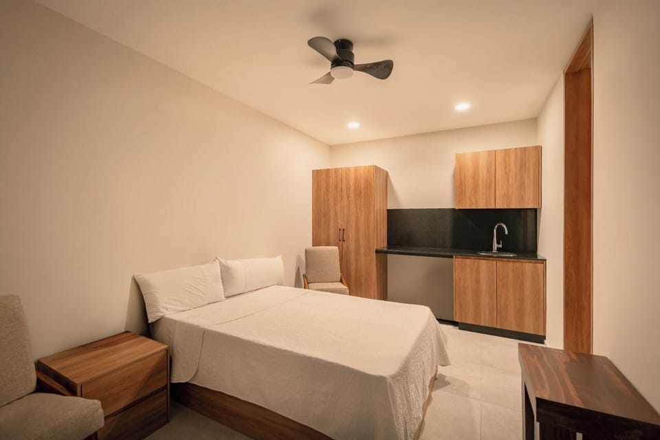 Classic Studio | Laptop workspace, free WiFi, bed sheets