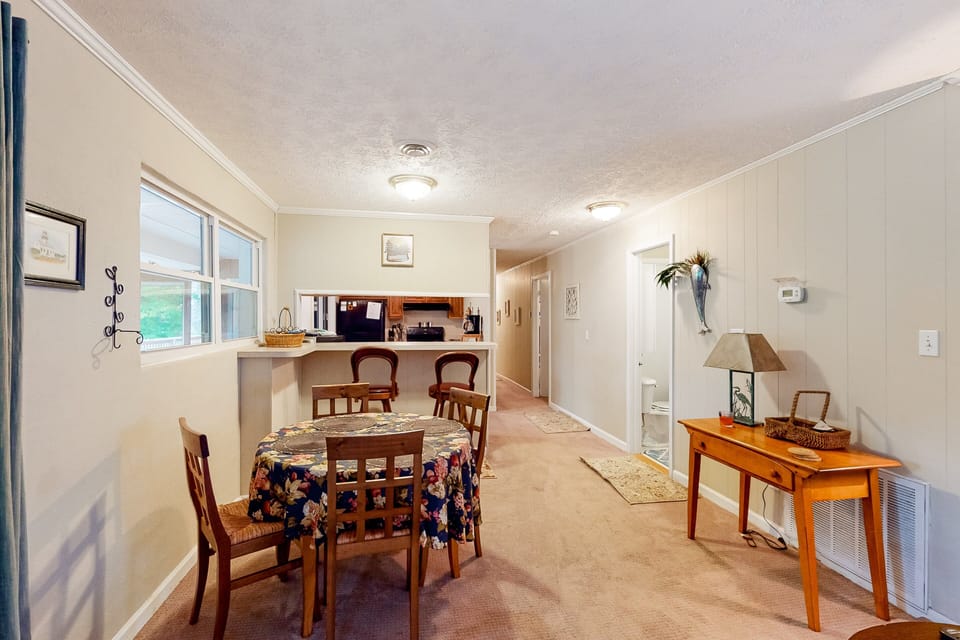 House, 2 Queen Beds, Patio (A Quiet Cove) | Dining
