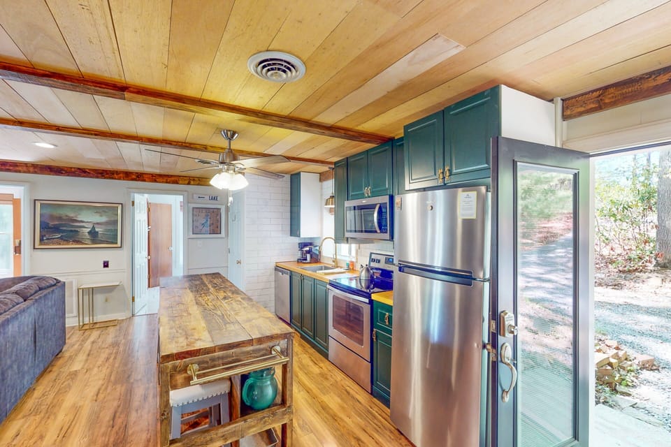 Cottage, Multiple Beds, Patio (Jewelbox Cottage) | Private kitchen