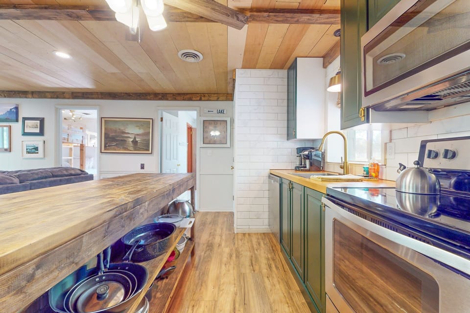 Cottage, Multiple Beds, Patio (Jewelbox Cottage) | Private kitchen