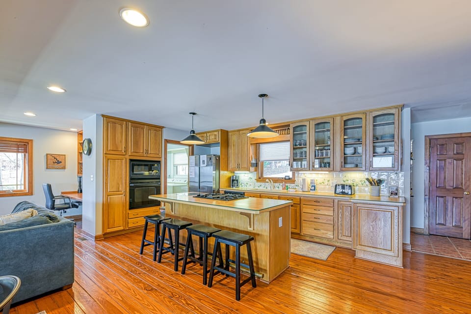 House, Multiple Beds, Hot Tub (The Lodge on Smith Mountain Lake) | Private kitchen