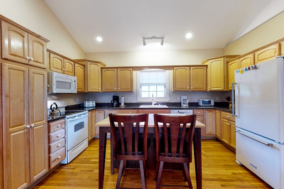 House, Multiple Beds (Orr at Waterways) | Private kitchen