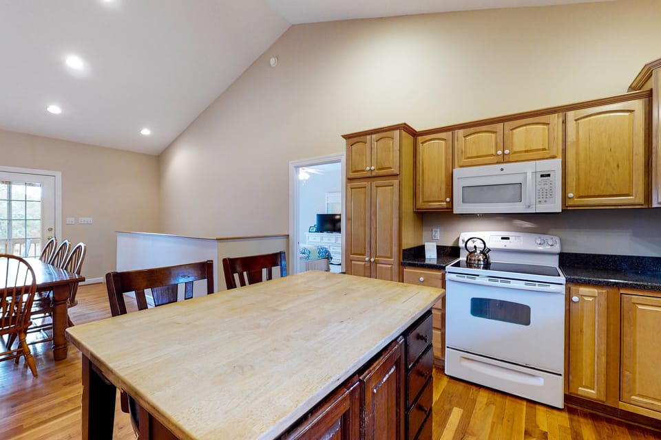 House, Multiple Beds (Orr at Waterways) | Private kitchen