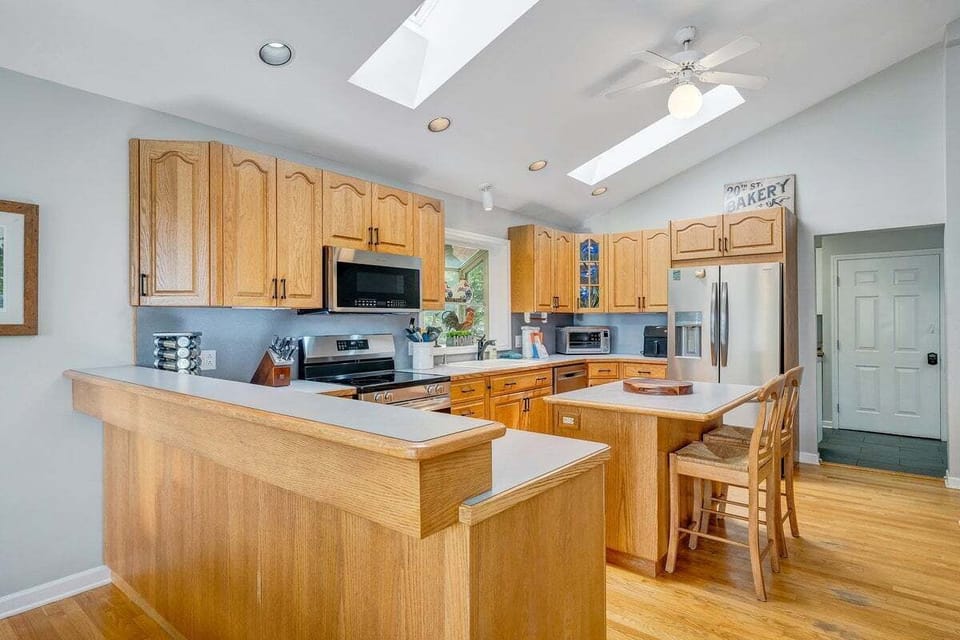 House, Multiple Beds (The Lake House on Sunset Point) | Private kitchen