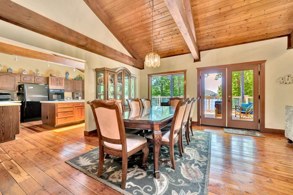 House, Multiple Beds, Hot Tub (The Main House) | Dining