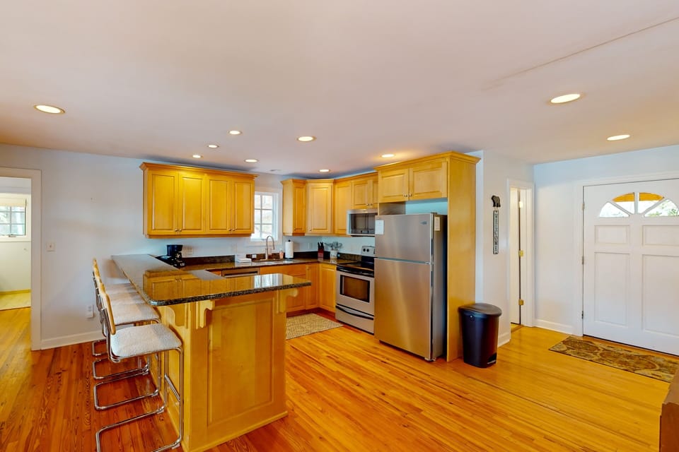 Cottage, Multiple Beds, Hot Tub (Bears Den at Acorn Dr) | Private kitchen