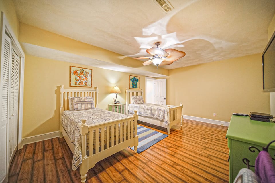 Our Point of View - Lakefront Home With hot Tub, Pool Table, Dock - Dog-friendly House in Smith Mountain Lake