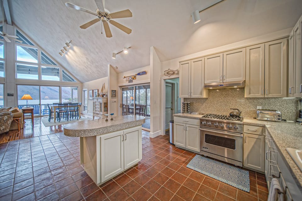 House, Multiple Beds, Mountain View (Our Point of View) | Private kitchen