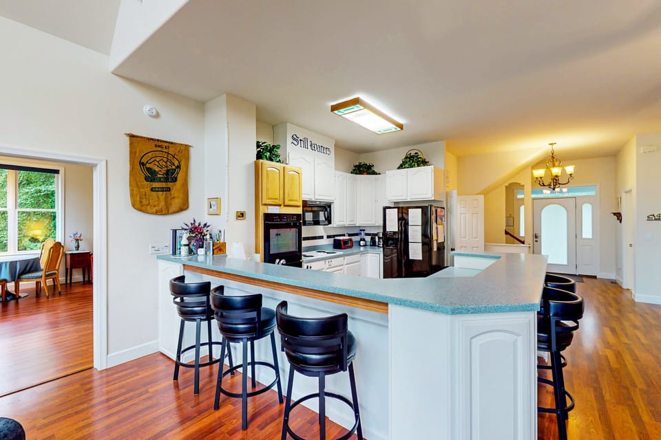 House, Multiple Beds (Still Waters SML) | Private kitchen