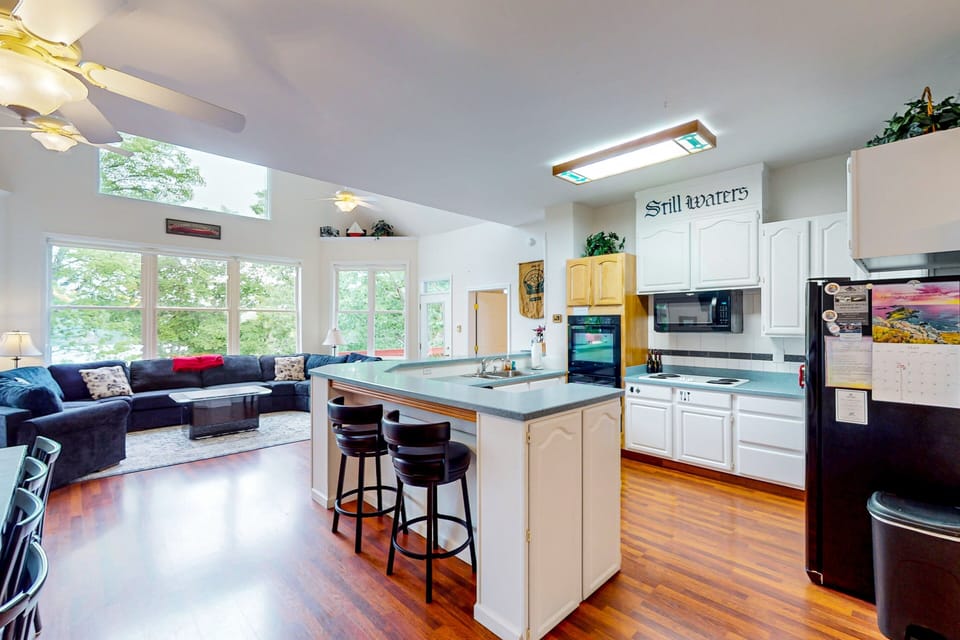 House, Multiple Beds (Still Waters SML) | Private kitchen