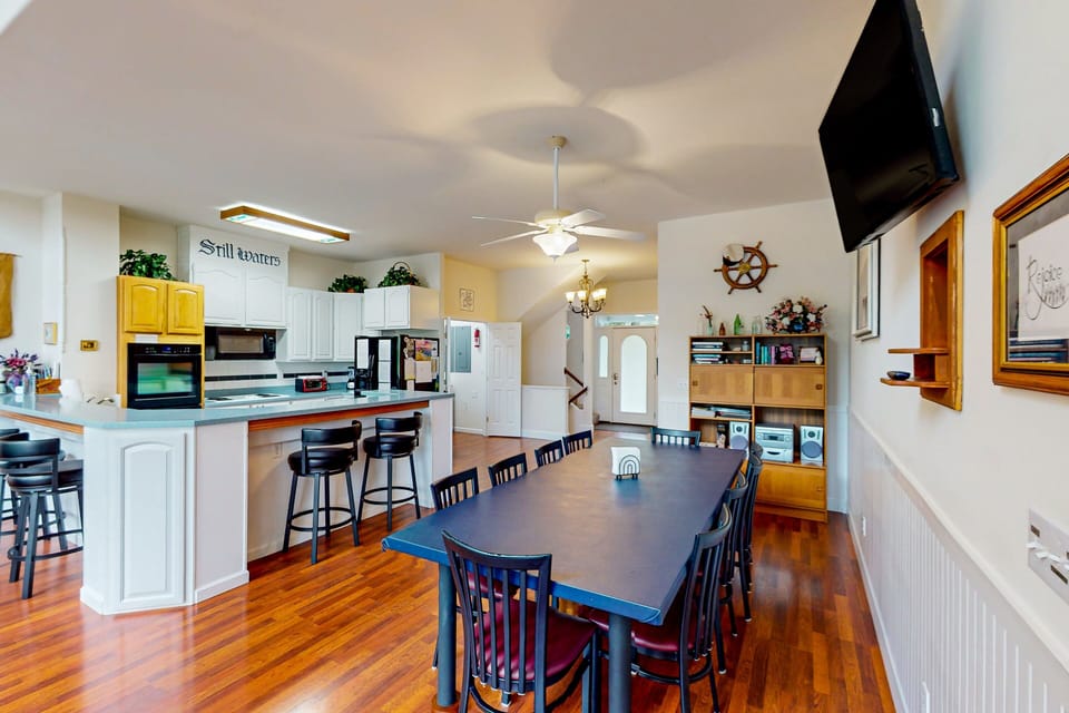 House, Multiple Beds (Still Waters SML) | 6 bedrooms, individually decorated, individually furnished, bed sheets