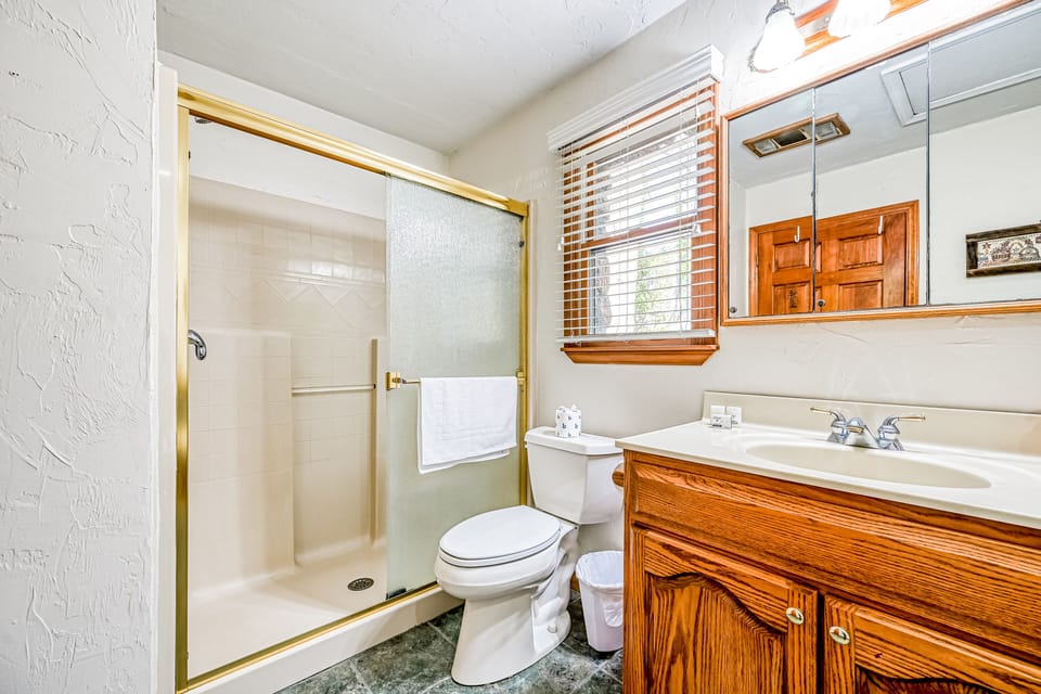 Herons Rest - Lakefront Home With Dock, Pool Table, & hot tub - Dogs OK House in Smith Mountain Lake