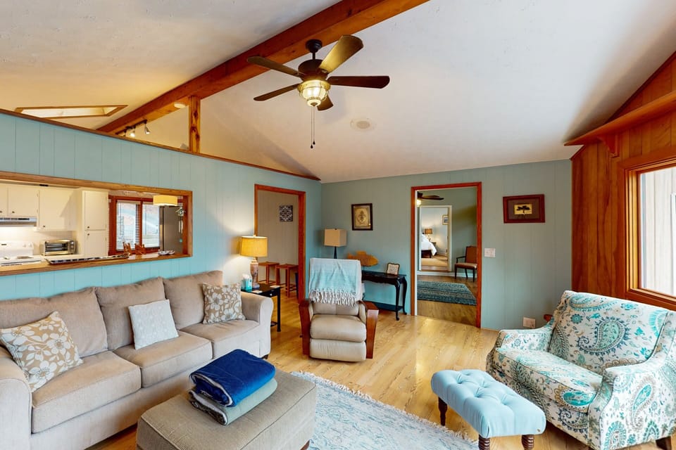 House, Multiple Beds (Otter Crossing) | Living area