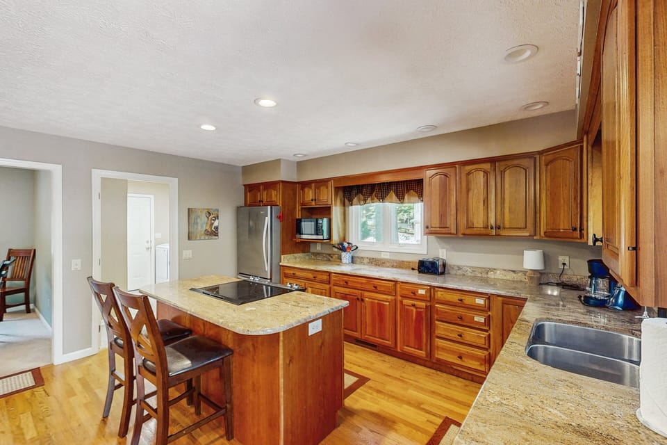 House, Multiple Beds (Pawsitive Retreat) | Private kitchen