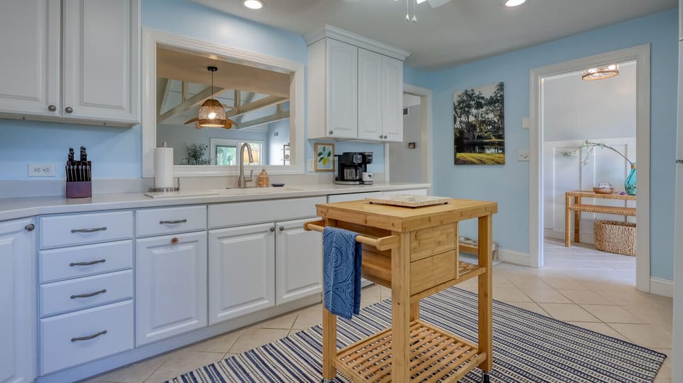Kitchen with all the essentials!