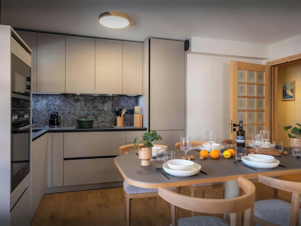 Dining table & Kitchen