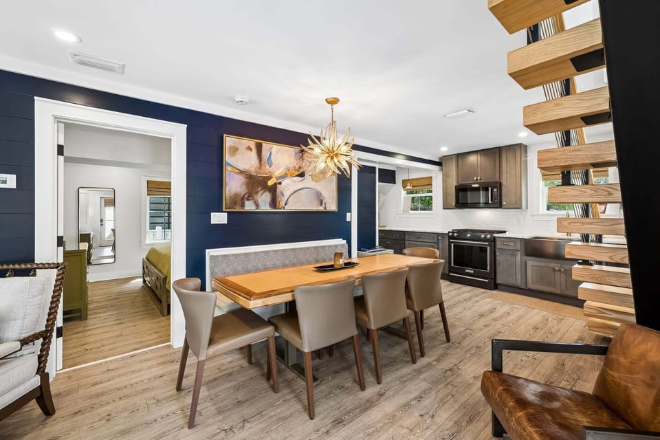 Dining + Kitchen at Oliver's