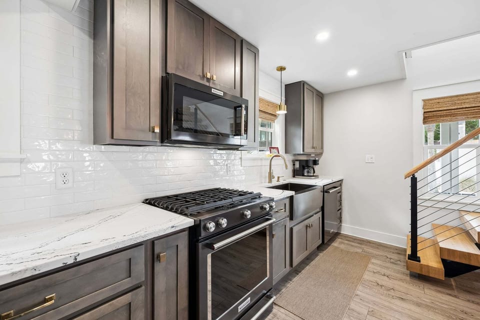 Dining + Kitchen at Oliver's