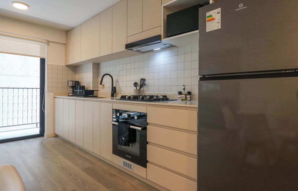 Clean and fully equipped kitchen