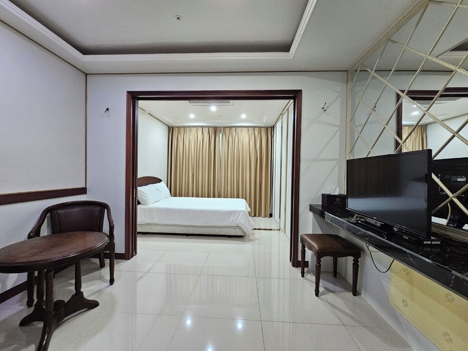 Premium Double Room, City View | Blackout drapes, WiFi (free)