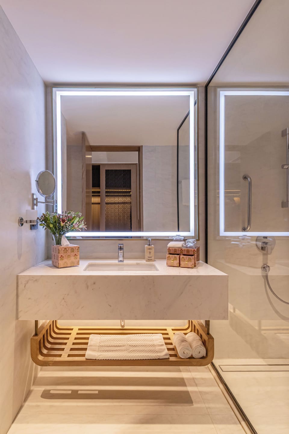 Shower, rainfall showerhead, free toiletries, hair dryer